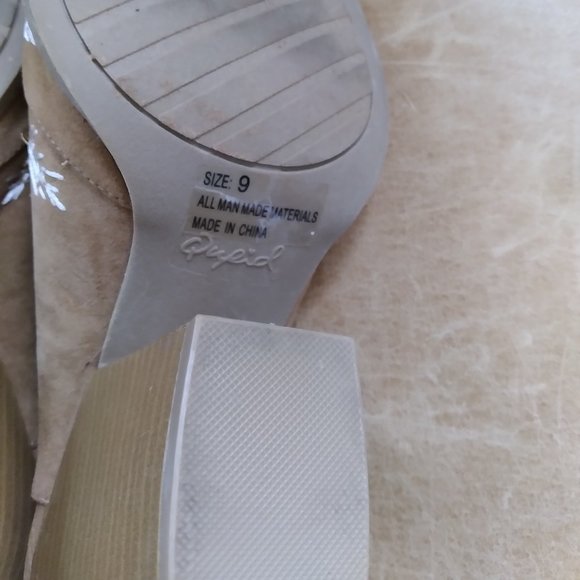 Beautiful Embroidered Platform Sandals by Qupid - Picture 9 of 9